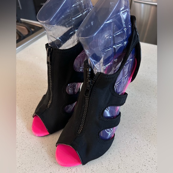 Zigi Soho Scuba Heels - Picture 2 of 4